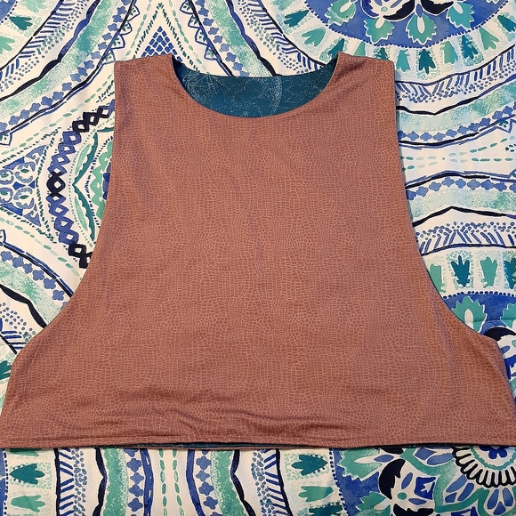 Reversible Crop Top - Picture 2 of 3